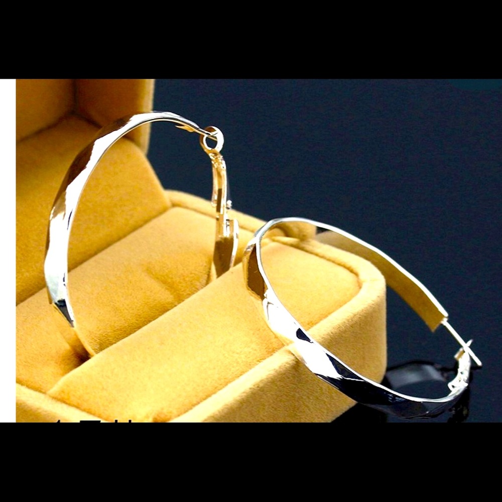 ✨Round Silver Hoop✨